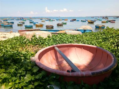 Vietnamese fishing boat (thung chai)