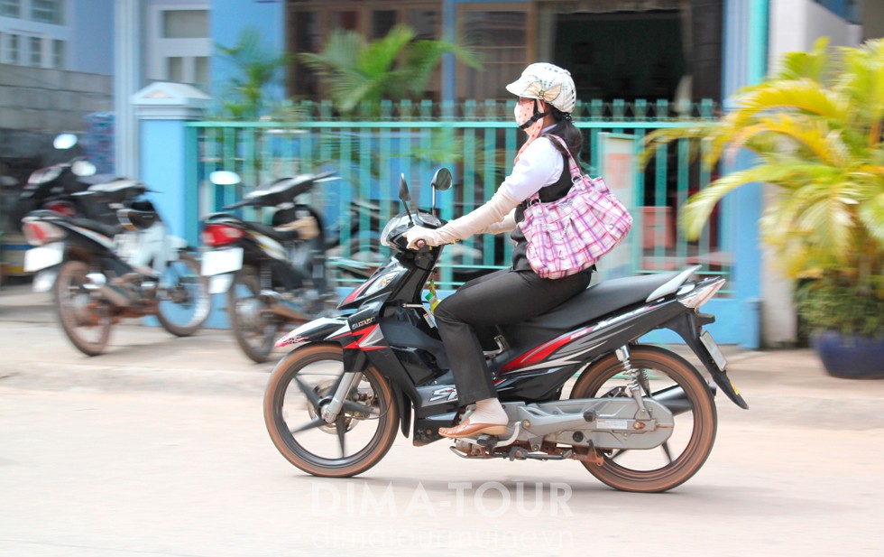 Vietnam Hot Girls On Motorbikes (Hot lady as promo girl 